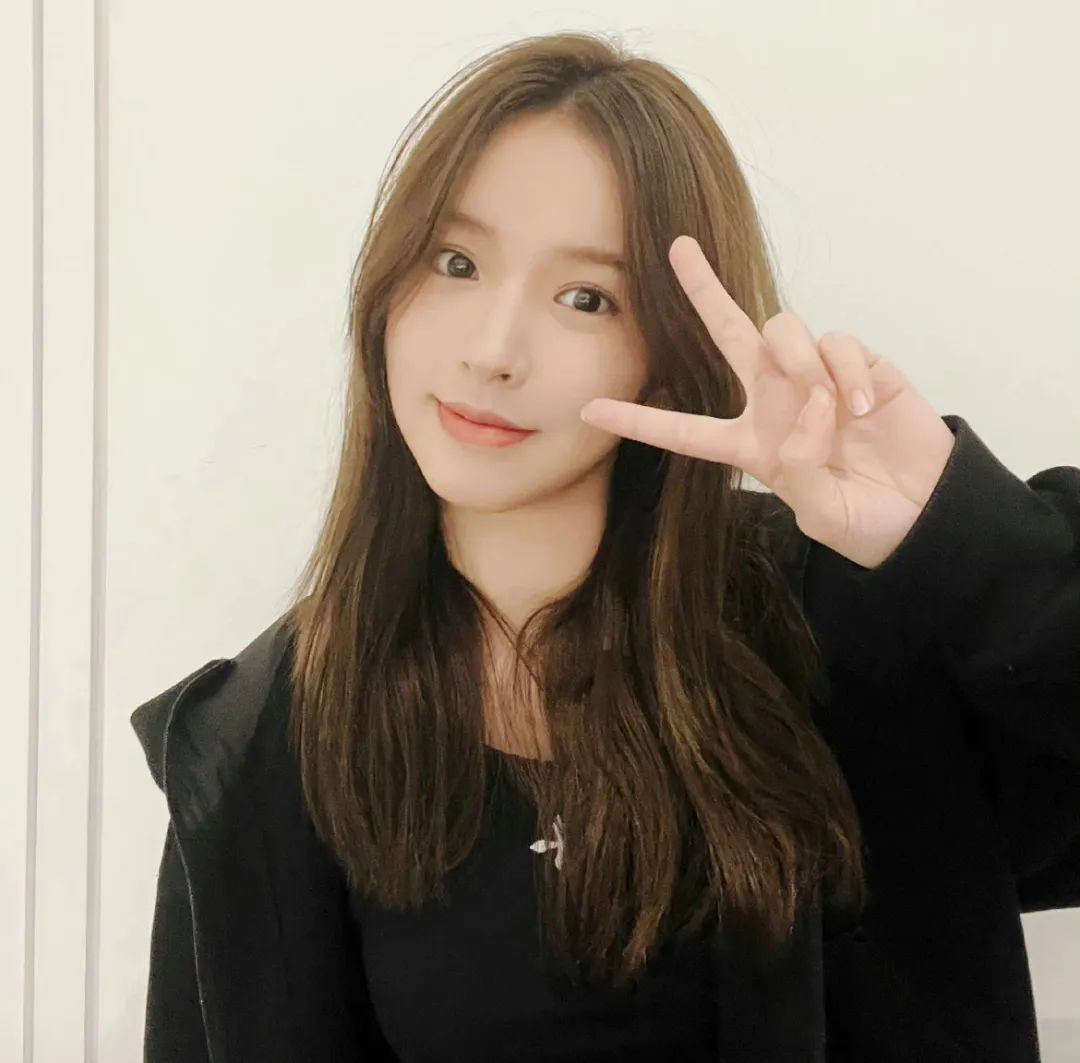 易烊千玺掉粉几十万铁拳男钟爱穿刺裸露男不甘心当牙签仔邓紫棋要结婚