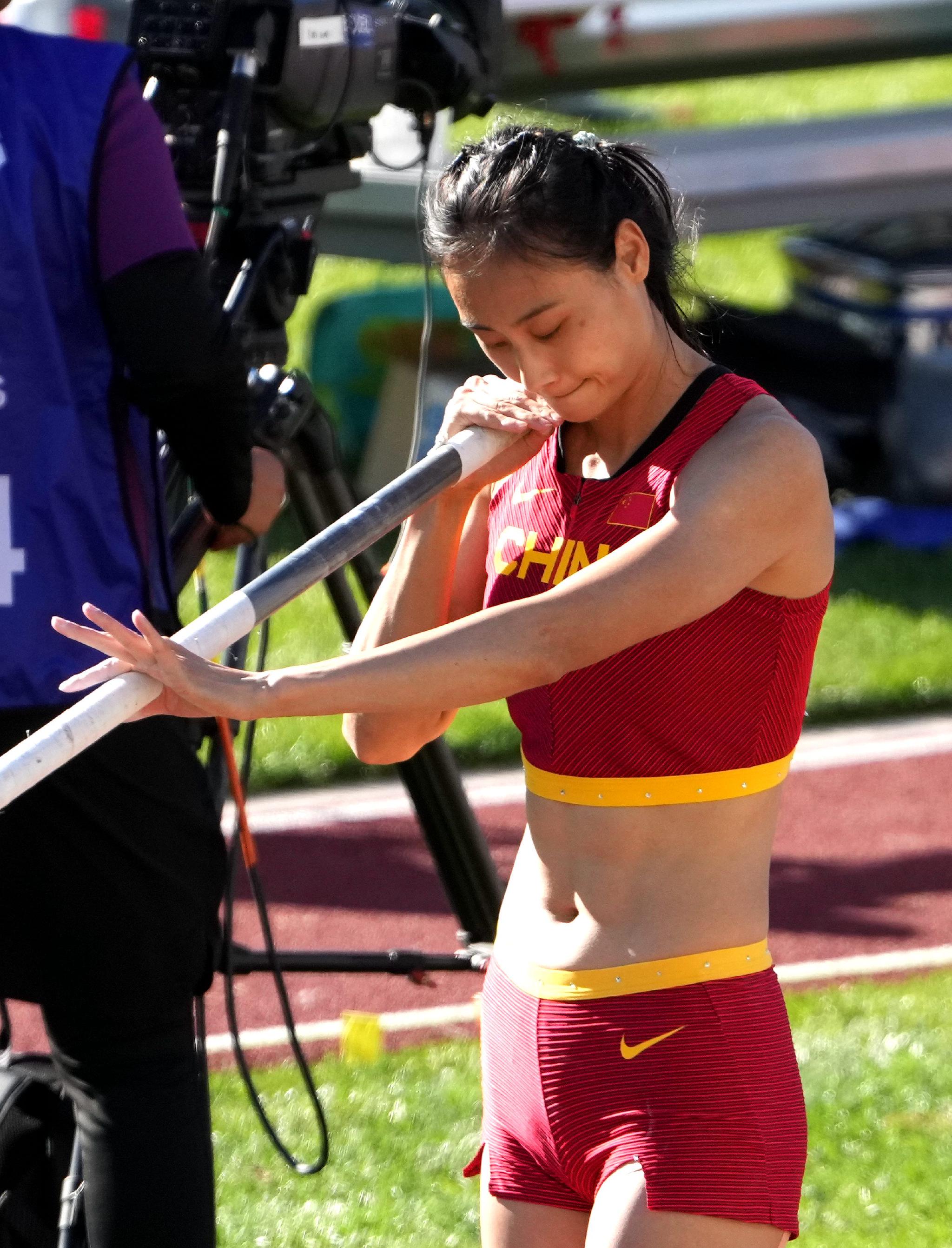 李玲晋级女子撑杆跳高决赛