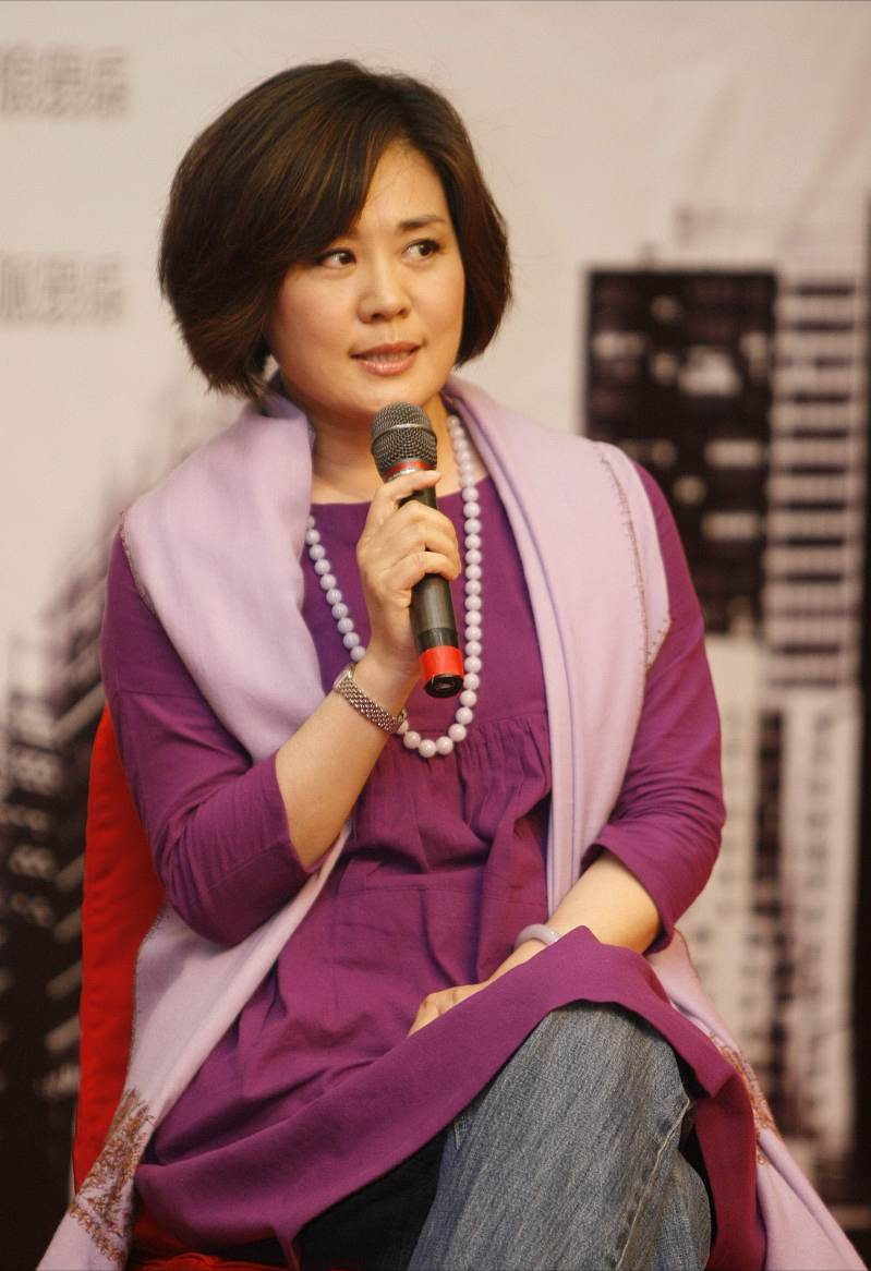 因牧马人大火的丛珊如今真挺低调的裙衫配阔腿裤好随性