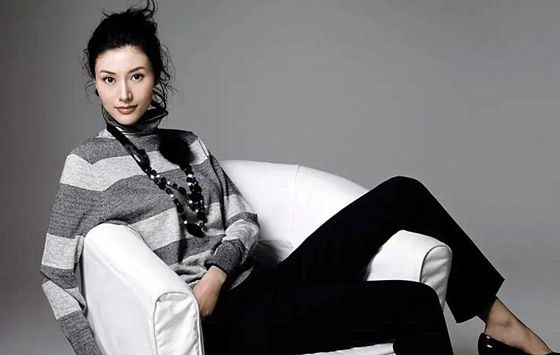 港姐李嘉欣晒健身照穿运动内衣秀精美锁骨曾是公认第一大美女