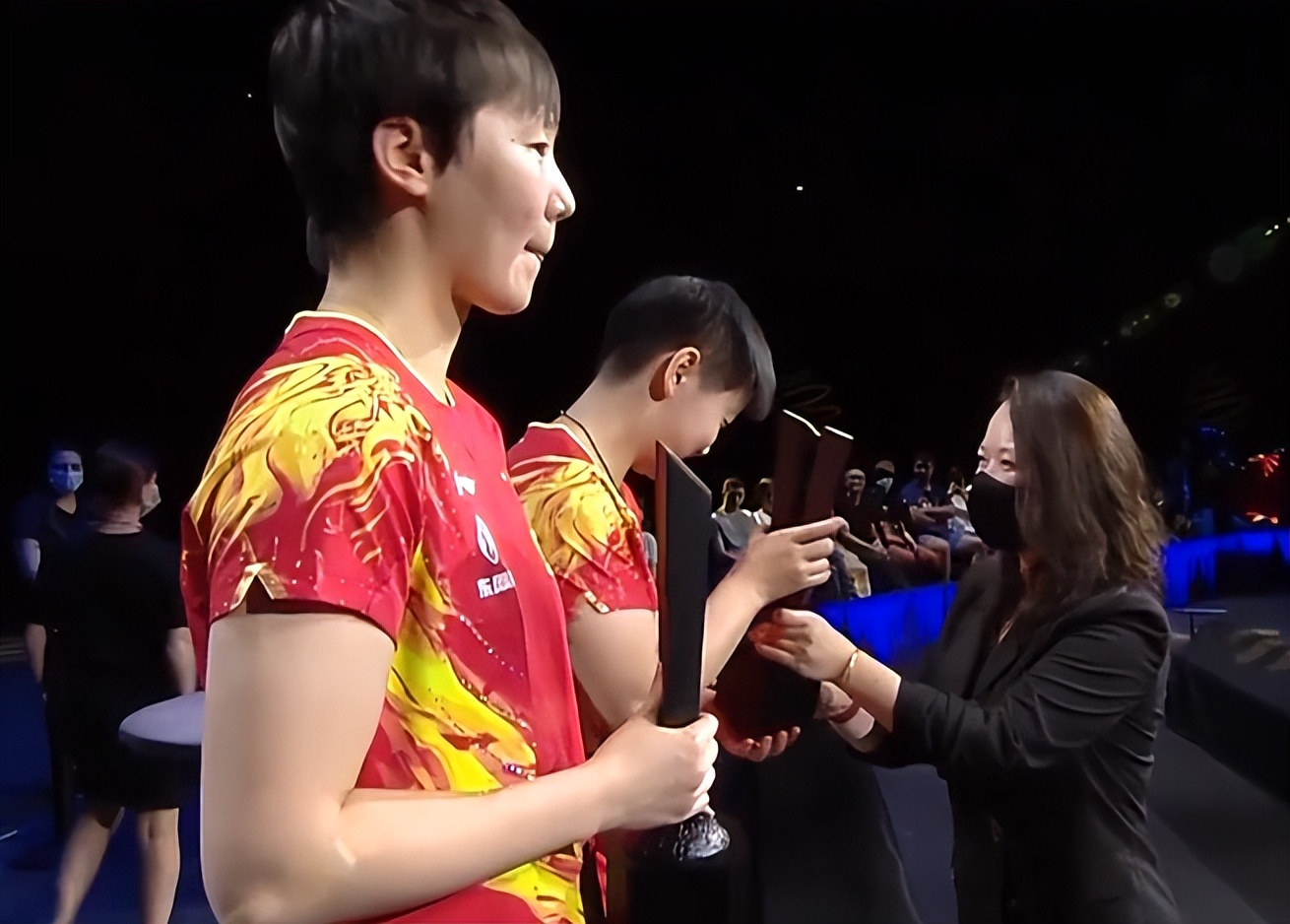 王曼昱孙颖莎横扫夺冠!伊藤想哭,王曼昱回应伤势,孙颖莎凡尔赛休闲区蓝鸢梦想 - Www.slyday.coM 王曼昱孙颖莎横扫夺冠!伊藤想哭,王曼昱回应伤势,孙颖莎凡尔赛休闲区蓝鸢梦想 - Www.slyday.coM