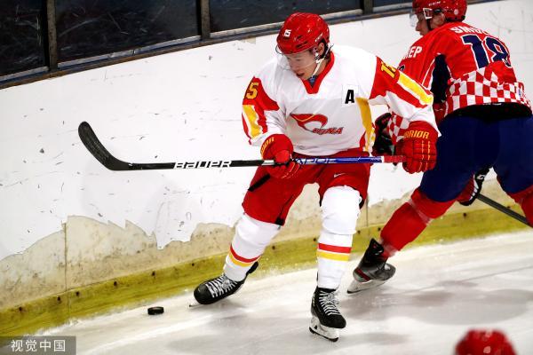 体坛联播｜莱万即将加盟巴萨，王楚钦/王曼昱夺WTT冠军休闲区蓝鸢梦想 - Www.slyday.coM