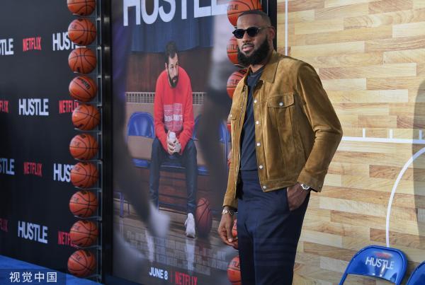 体坛联播｜莱万即将加盟巴萨，王楚钦/王曼昱夺WTT冠军休闲区蓝鸢梦想 - Www.slyday.coM