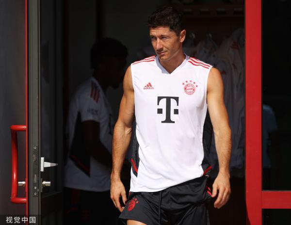 体坛联播｜莱万即将加盟巴萨，王楚钦/王曼昱夺WTT冠军休闲区蓝鸢梦想 - Www.slyday.coM