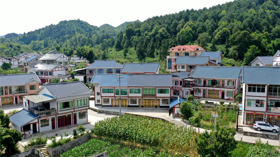 【在希望的田野上】航拍贵州花茂村 乡村振兴绘新卷__财经头条