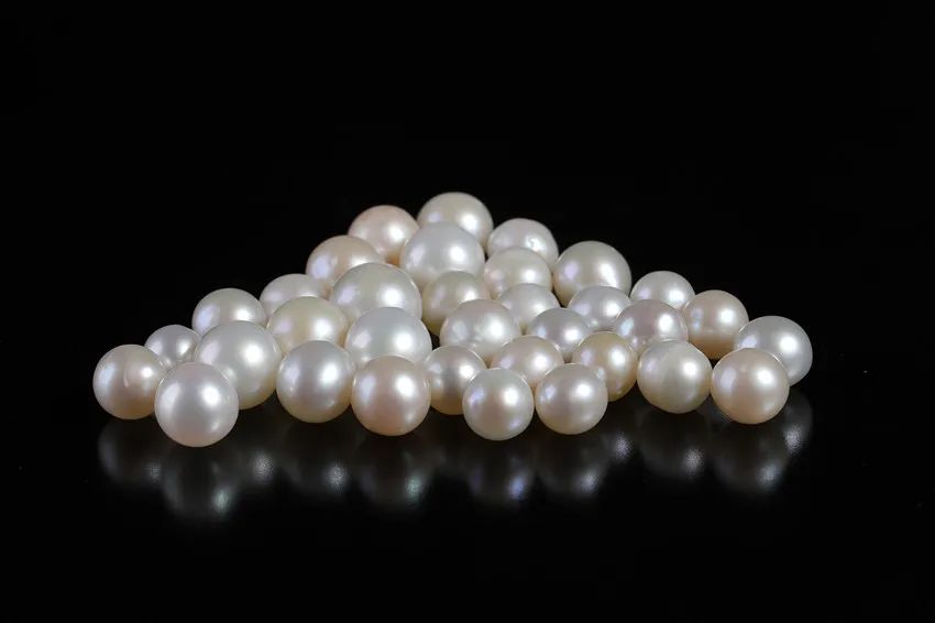 各种形状的游离象形珍珠和圆形珍珠