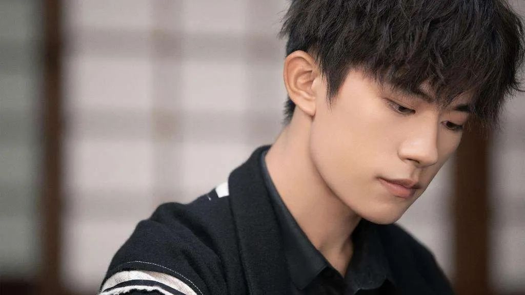 国话院发出情况说明,易烊千玺得以沉冤昭雪,粉丝开始为他洗地__财经