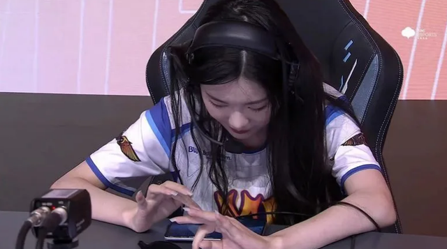 主播战队职业战队再起纠纷甜甜珂率队迎战猫神大敌当头