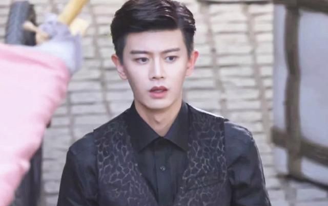 《请君》任嘉伦演唱主题曲,铠甲西装都好帅,李沁雪中嫁衣太美了休闲区蓝鸢梦想 - Www.slyday.coM 《请君》任嘉伦演唱主题曲,铠甲西装都好帅,李沁雪中嫁衣太美了休闲区蓝鸢梦想 - Www.slyday.coM