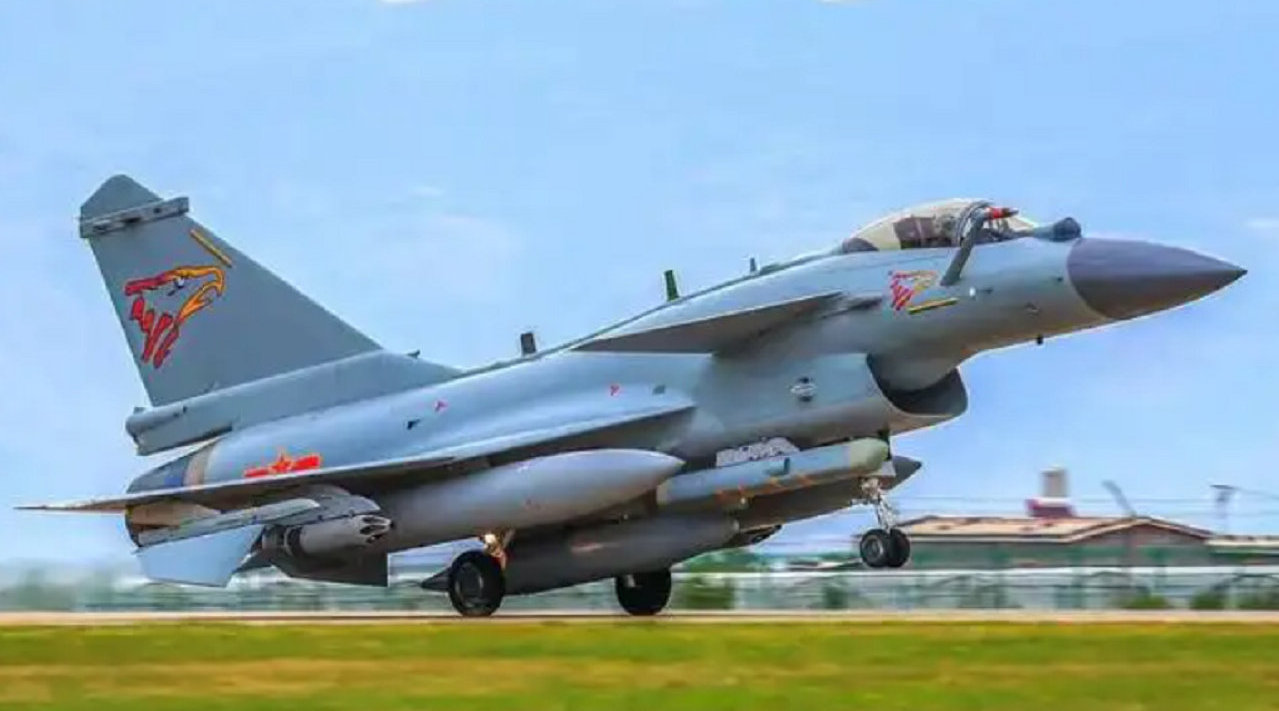 歼10新型号悄然亮相,背脊上有航空电子设备舱,专为巴铁定制?
