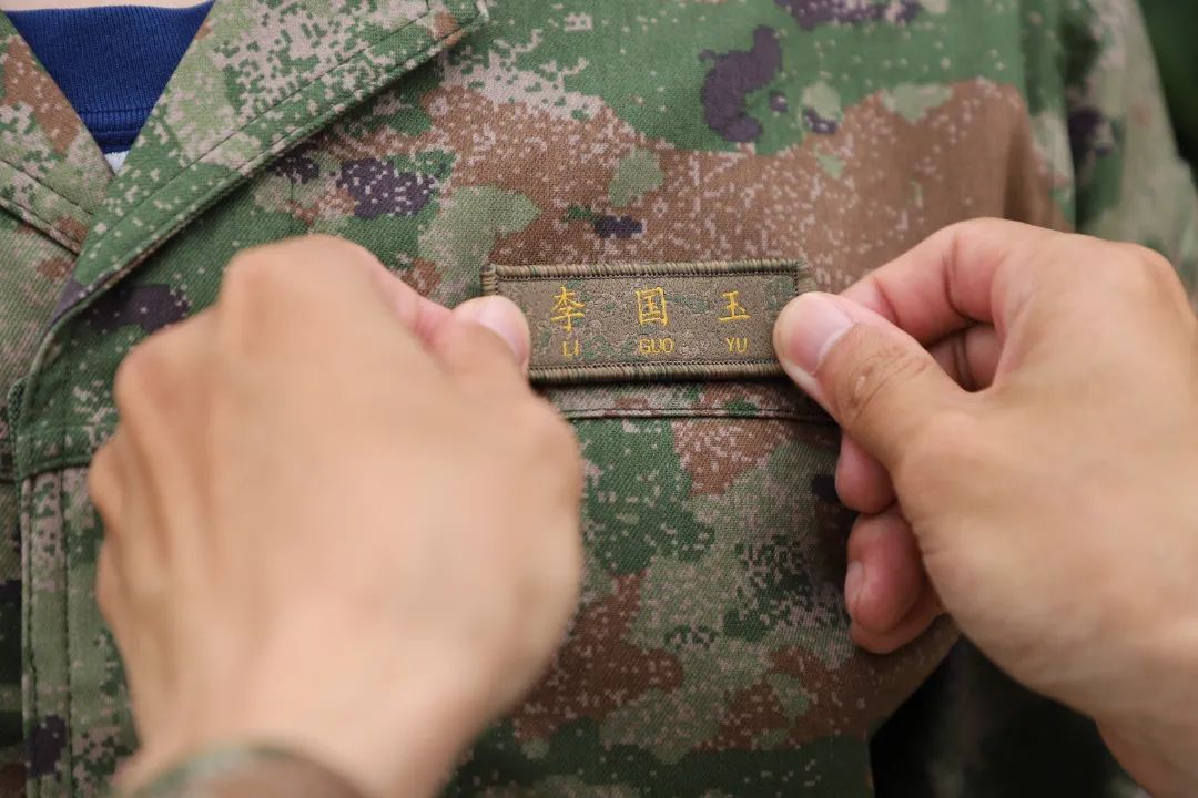 换装!海军院校学员穿上了21式丛林迷彩