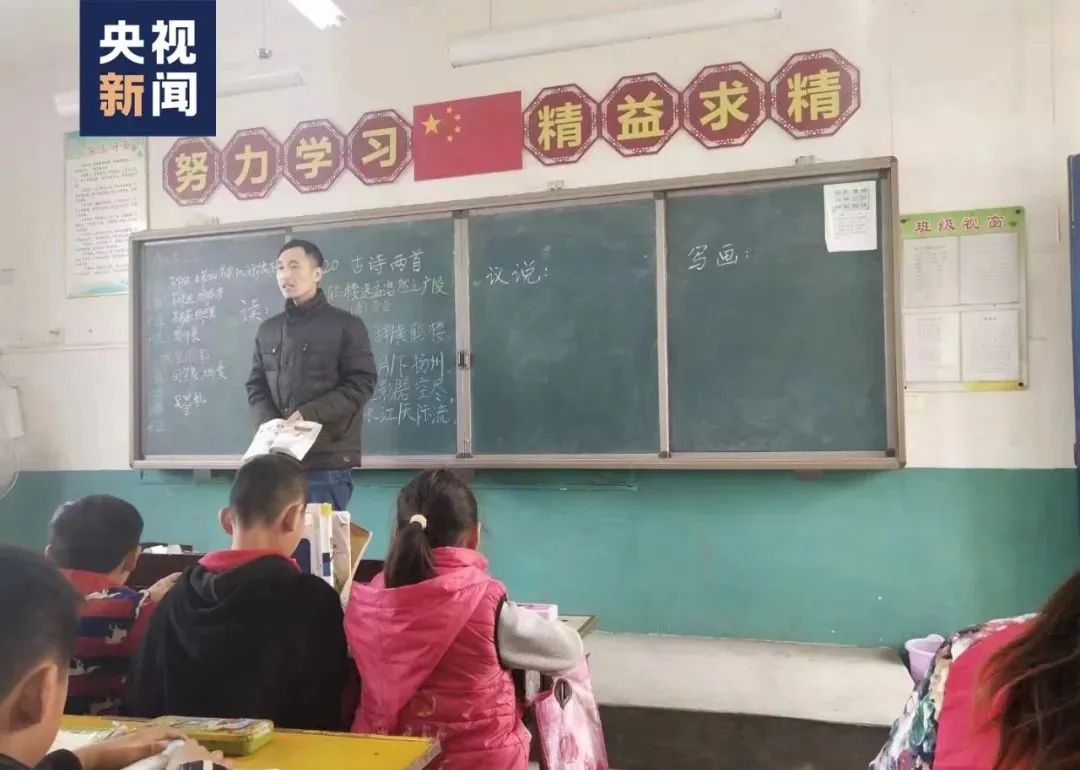 “长大后，我和初中班主任成了同桌”休闲区蓝鸢梦想 - Www.slyday.coM