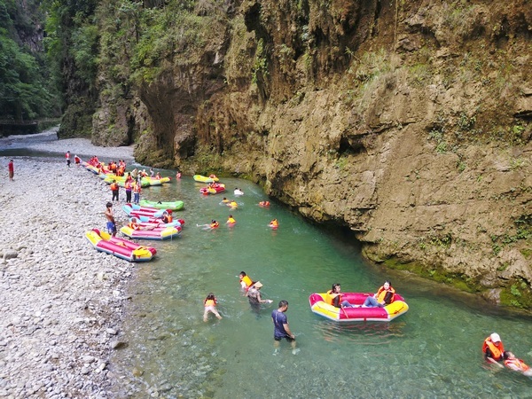 漂流峡谷间,风景醉游人,桐梓水银河等你来凉爽一"夏"!