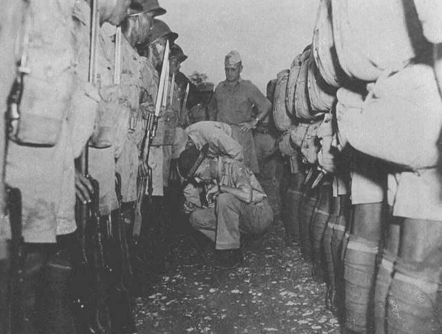 美械军的特务连 装备18挺机枪和30支冲锋枪 这火力如何 轻机枪 冲锋枪 步兵 新浪新闻