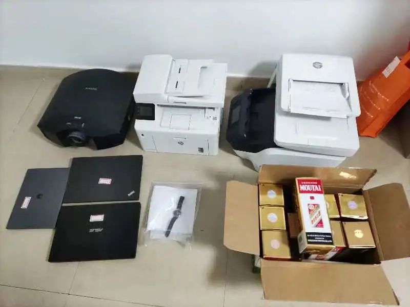 女子频繁网恋，并在多名“男友”家留宿！背后原因细思极恐...休闲区蓝鸢梦想 - Www.slyday.coM