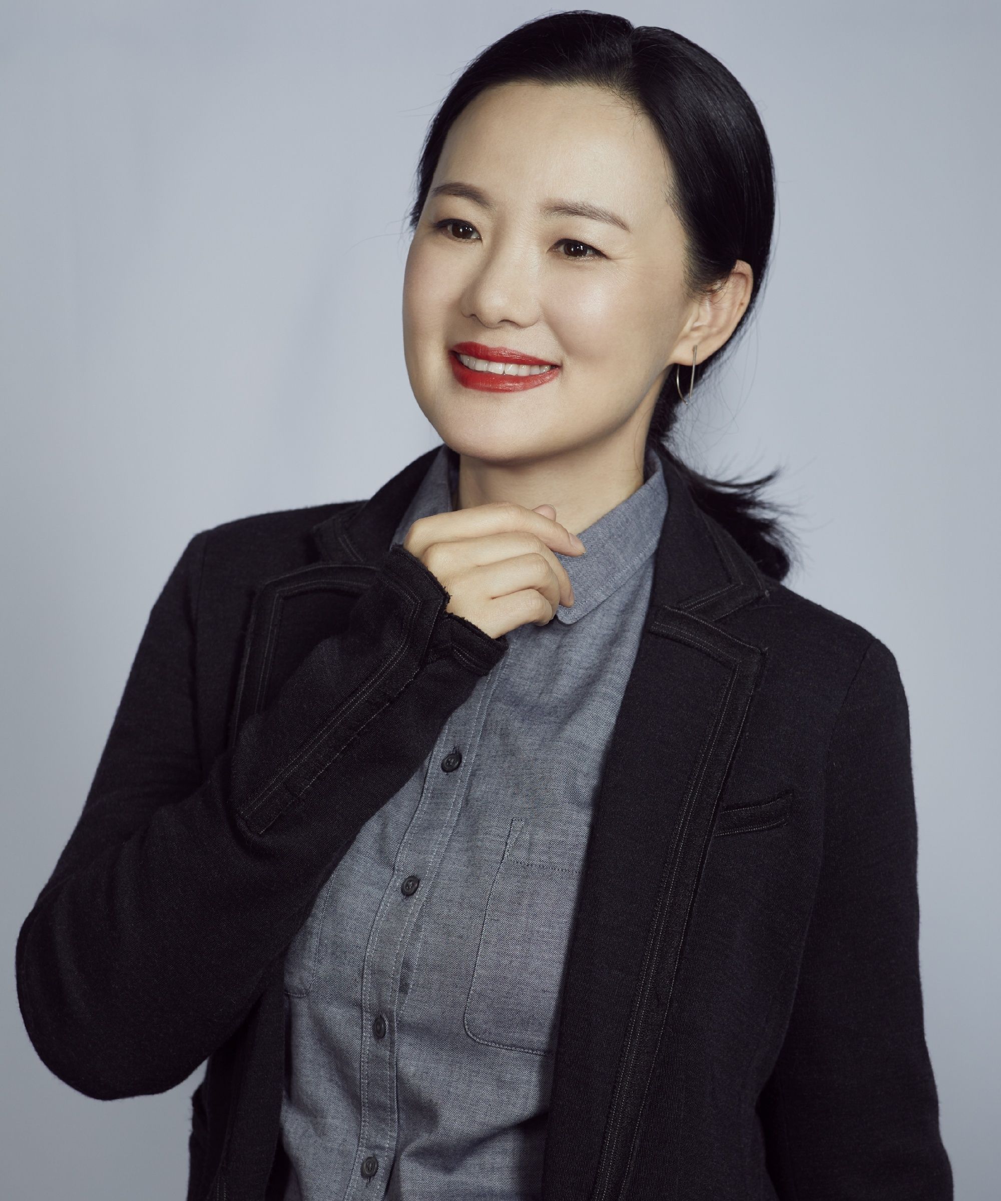 像咏梅这样清新淡雅的演员已经不多了,她身上有一种特别的气质,温和而