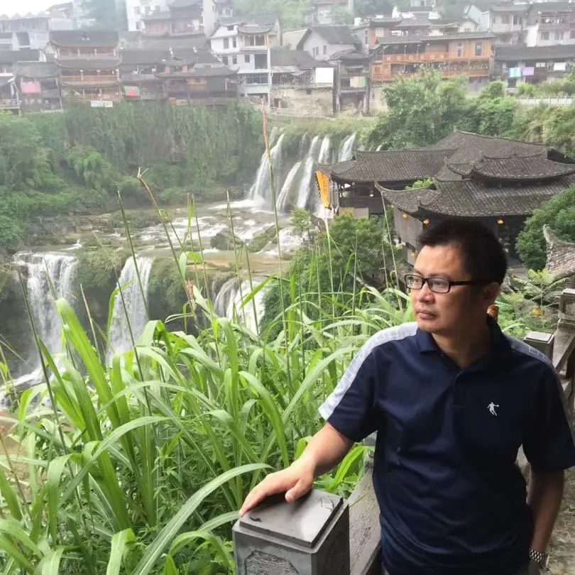 文史作家"十年砍柴":从公务员到文史畅销书作者|畅销书_新浪财经_新浪