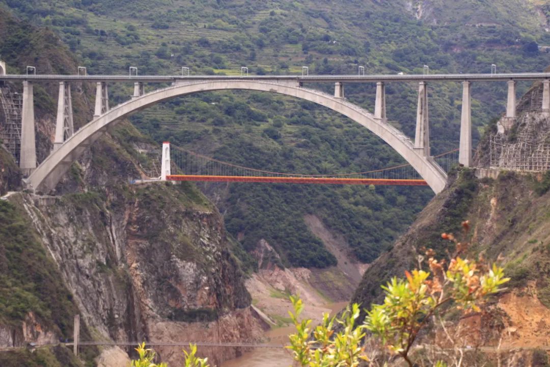 平坡村位于澜沧江南岸,江对面就是大理州永平县地界.