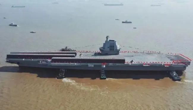 舰岛正在改装中国003型航母福建舰最新照曝光