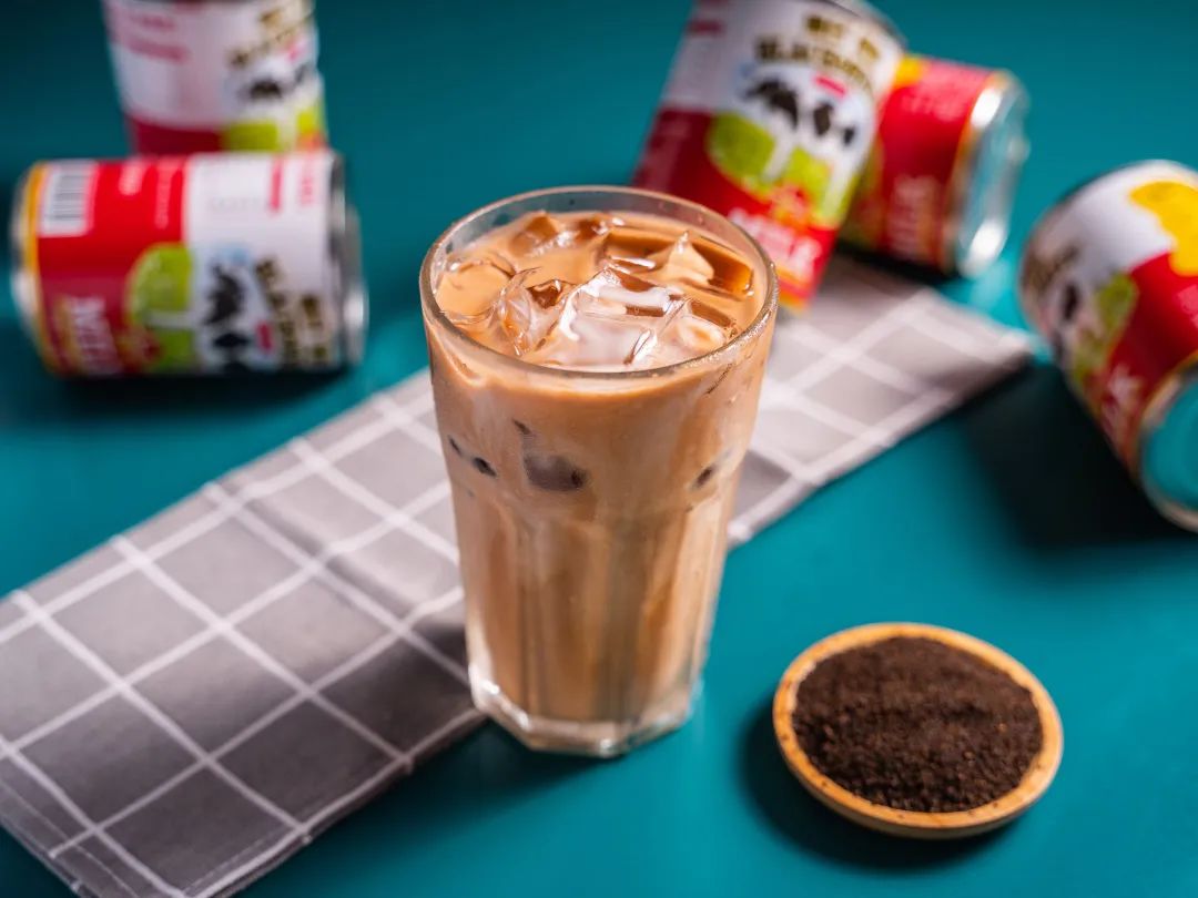 港式茶餐厅里或许没有随叫随到的伙计,但一定有喝到空杯的鸳鸯奶茶