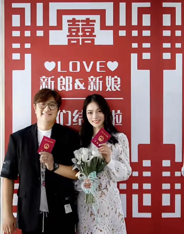 演员张泰维大婚众星祝贺,老板贾玲热泪盈眶,德云社演员也现身