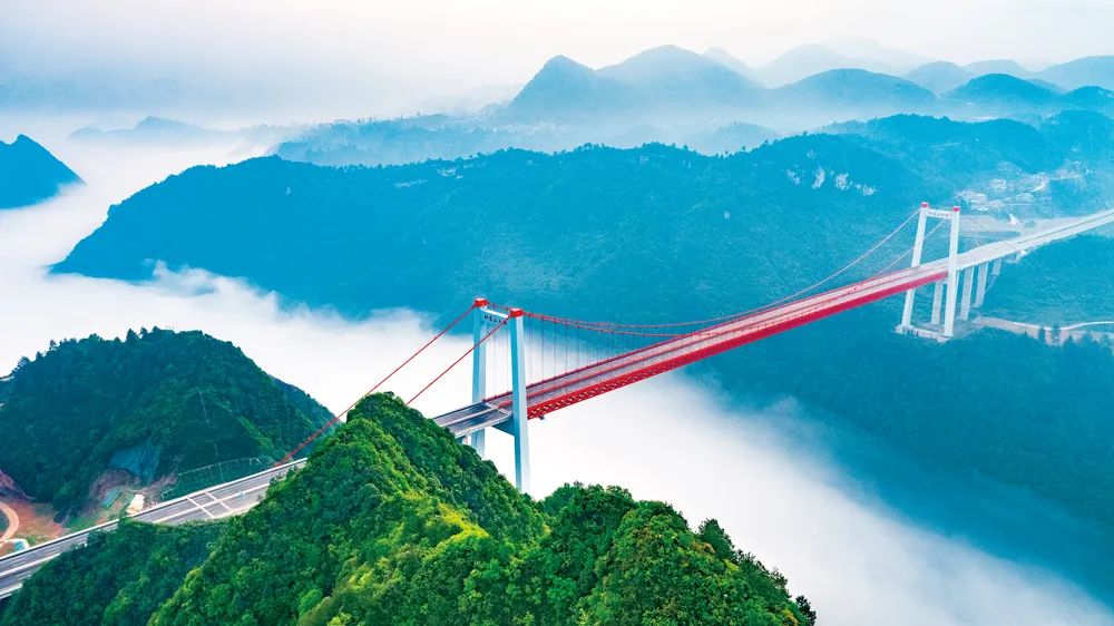 激活时空在云雾缭绕中筑起云巅之桥阳宝山特大桥横跨独木河大峡谷通车