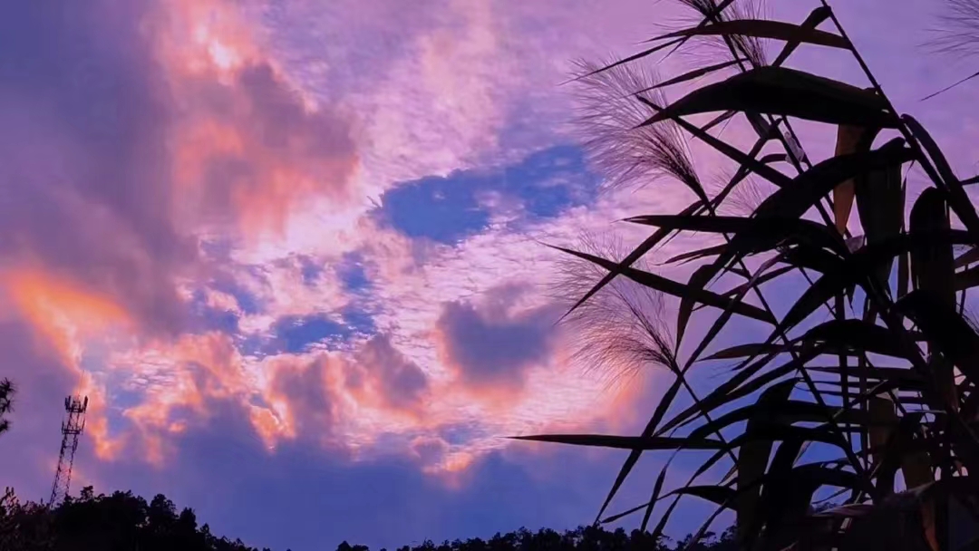 山间拍到的落日时分。