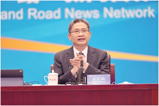 首届国际传播“丝路奖”评审委员会主任、人民日报社副总编辑方江山主持会议。(人民日报记者张武军摄)