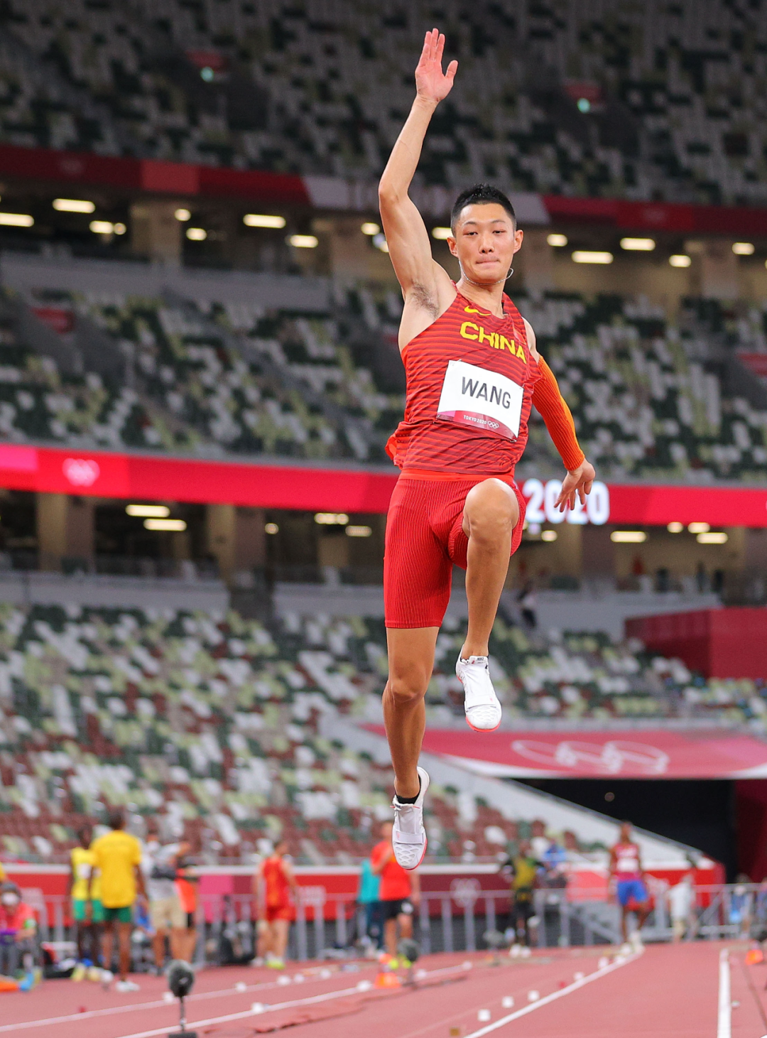 2021年7月31日,王嘉男在东京奥运会男子跳远资格赛中.