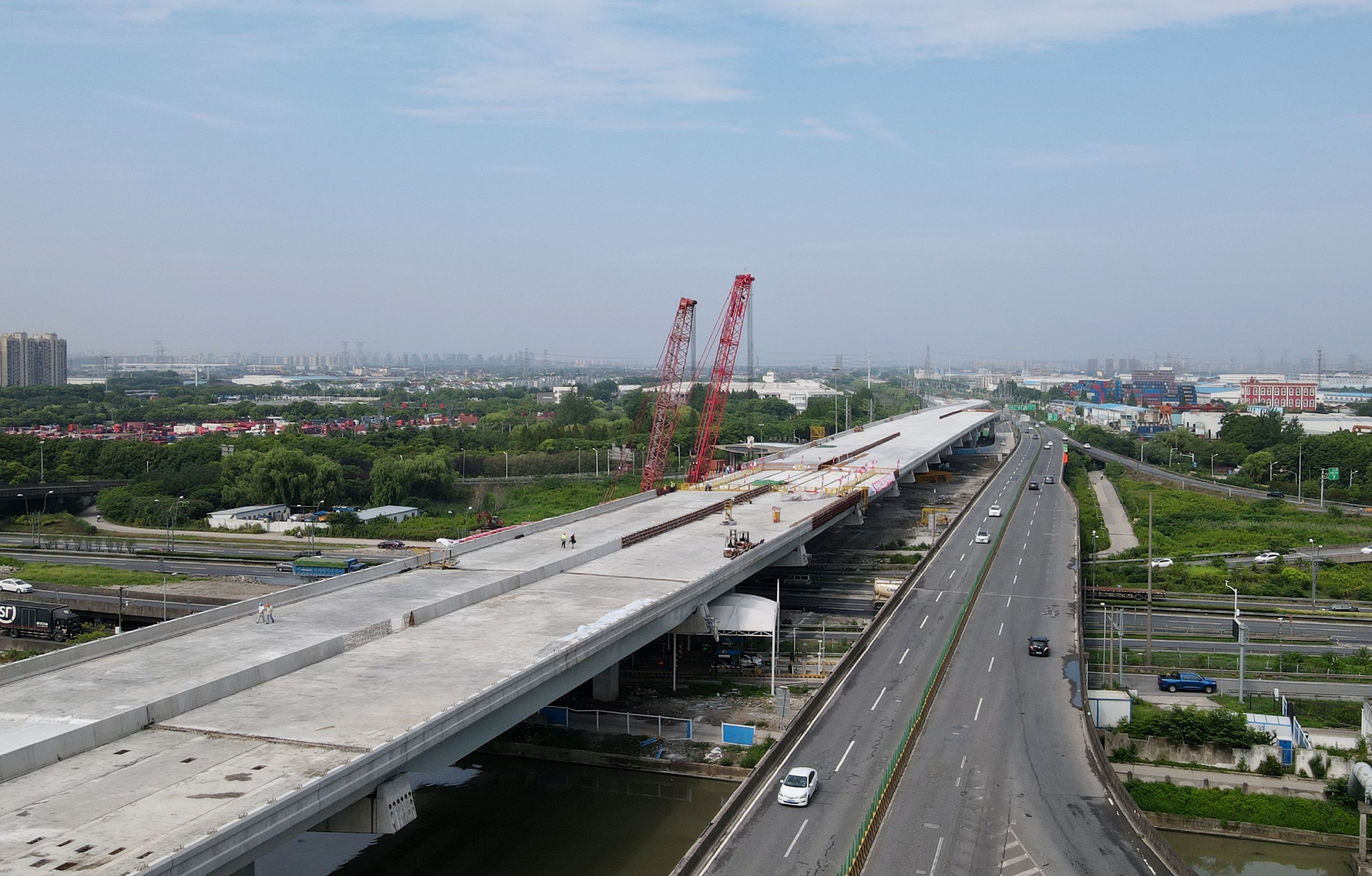 上海沿江通道浦西接线段工程主线桥梁结构贯通
