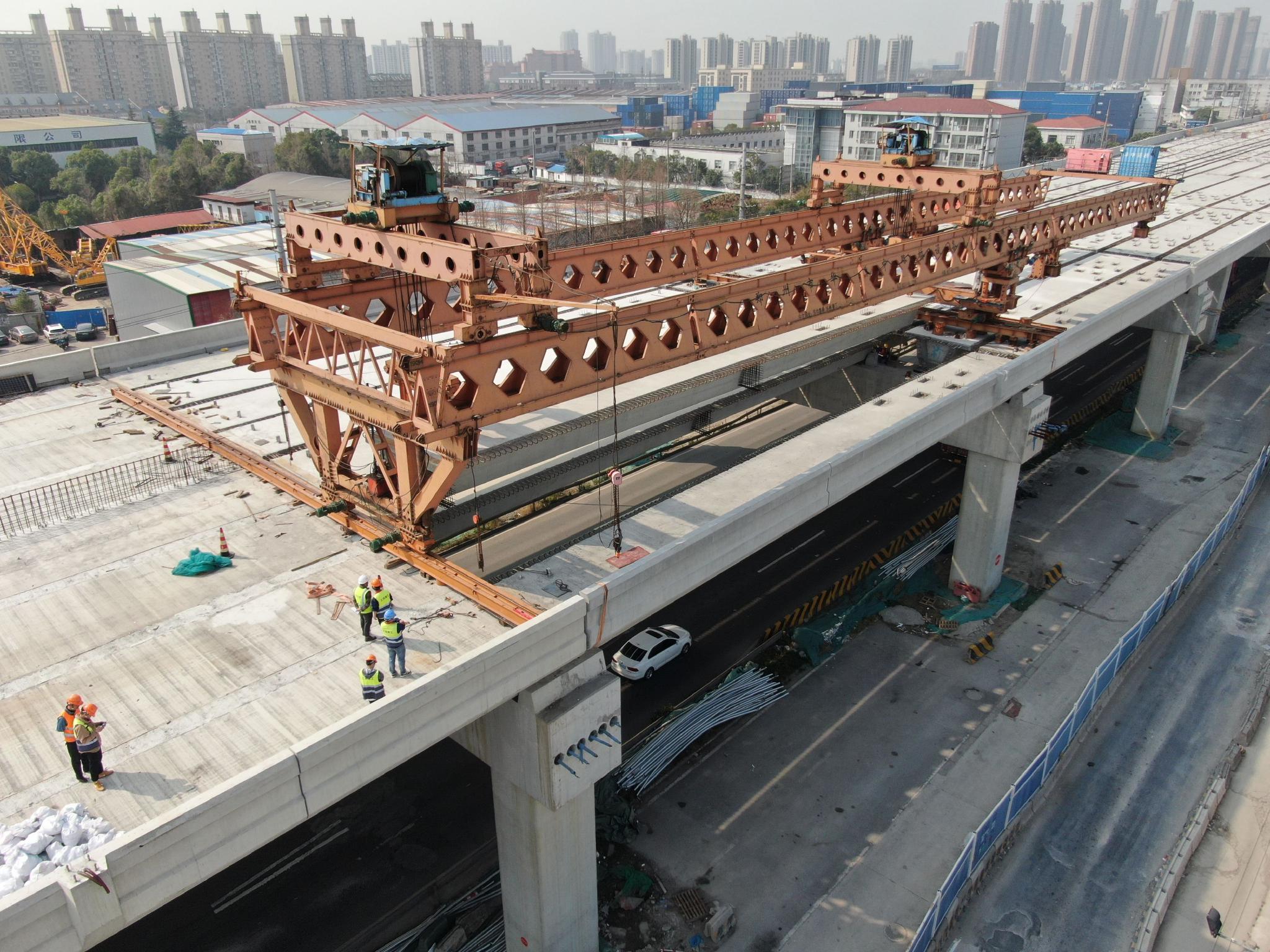中交三航局请求依据多传感器交融与自适应操控的旧桥全体顶升办法专利完成毫米级同步精度的桥梁顶升工程