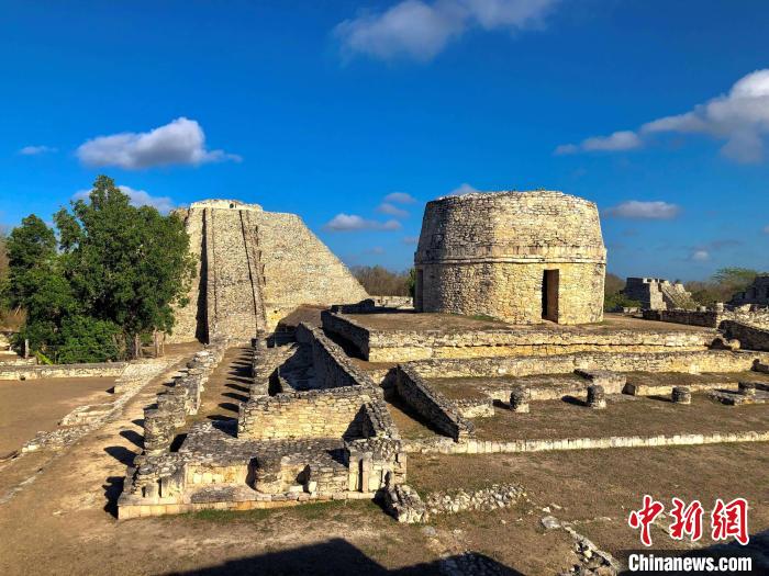 玛雅潘的库库尔坎庙和圆庙(图源bradley russell).