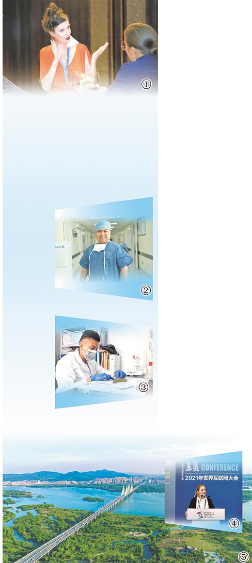 图①:潘妧纱在2021年7月举行的国际青年英才对话论坛上同与会嘉宾交流。