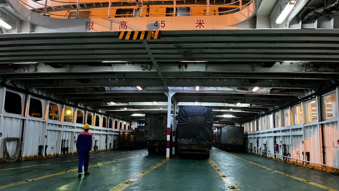 2022年7月12日，从海安新港出发的永继号亏舱严重，装载量仅有一半。巫英蛟 摄