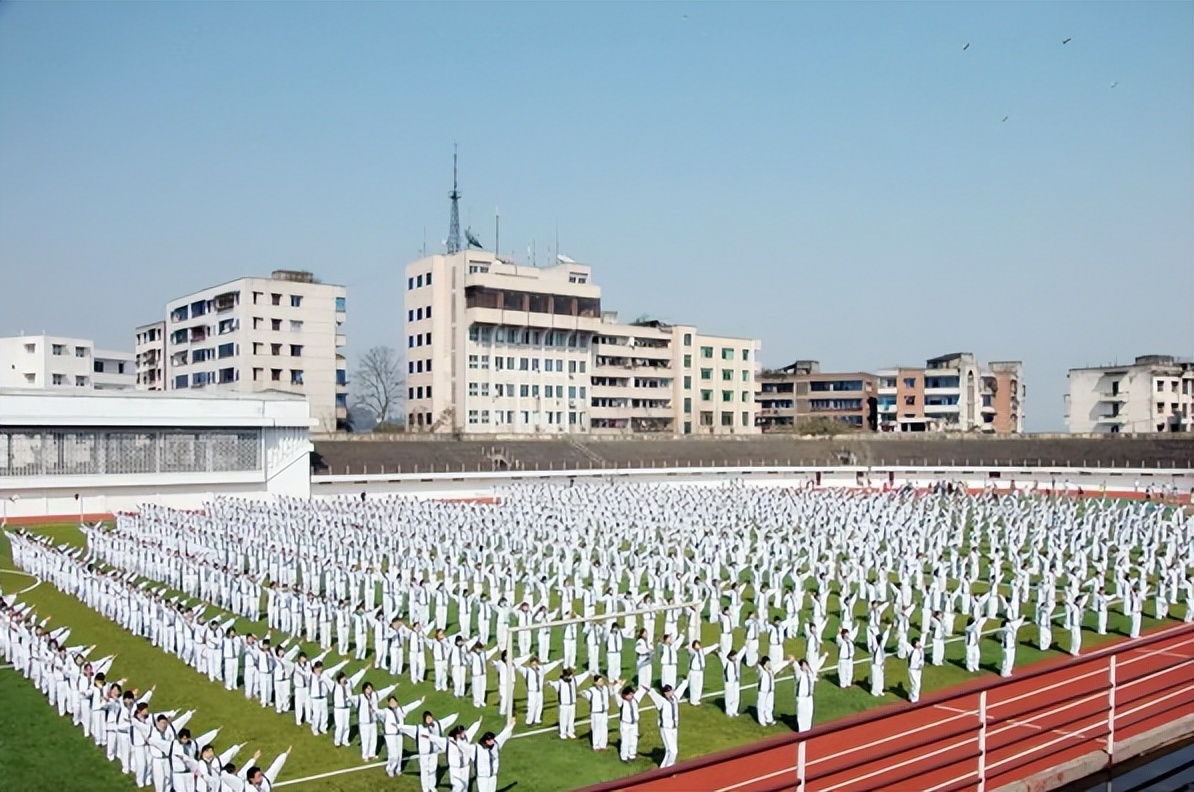 四川省合江县中学校2022级学生校服采购比选方案|校服|合江县|中学校_