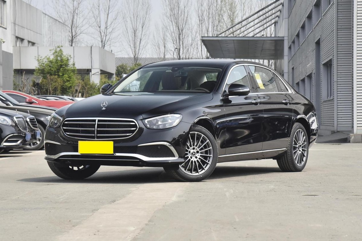 解析22款奔驰e级4368万起售外观高贵优雅不愧是同级标杆