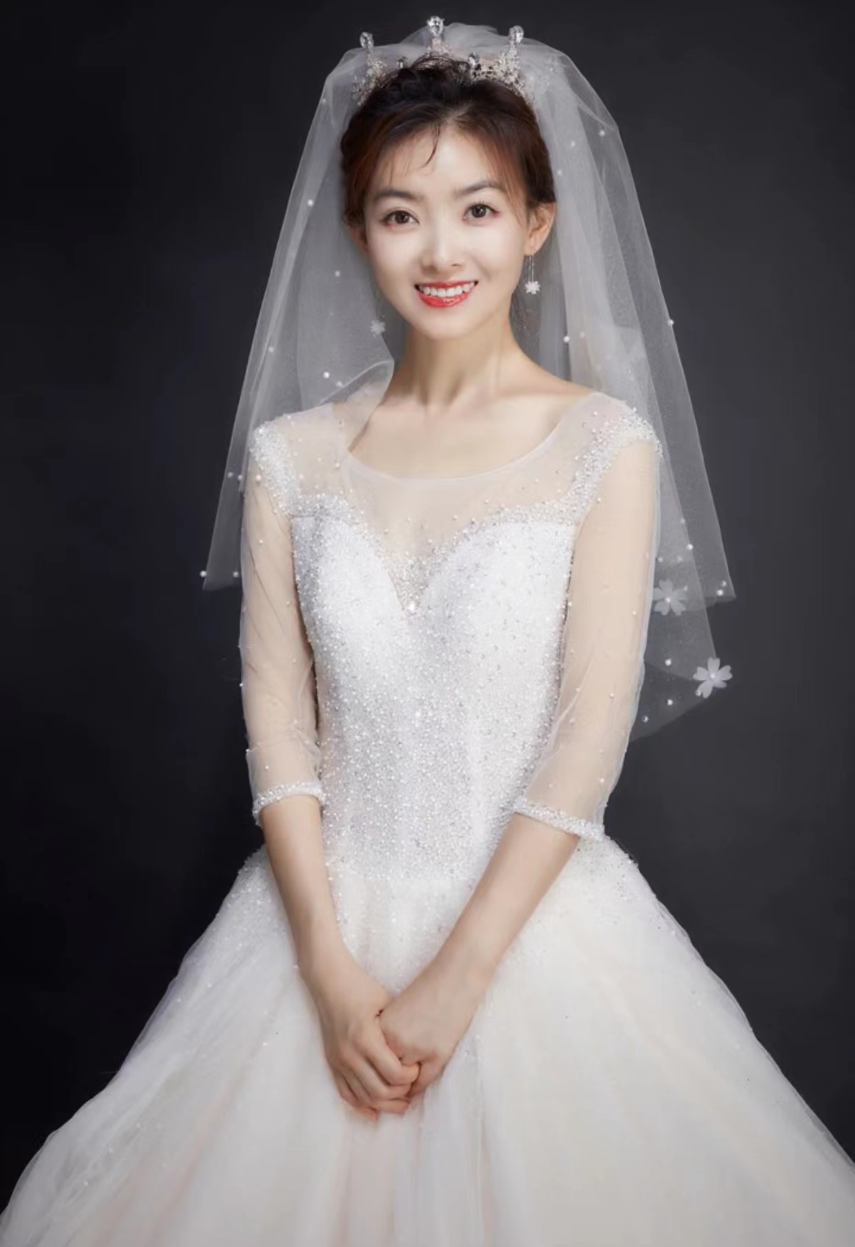 36岁央视主持人官宣结婚,晒绝美婚纱照,身姿窈窕宛若少女|王京京|央视