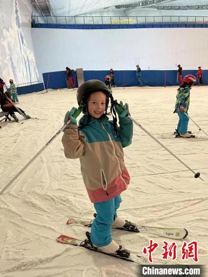 俄罗斯小朋友体验夏日滑雪。　黑龙江省体育局供图
