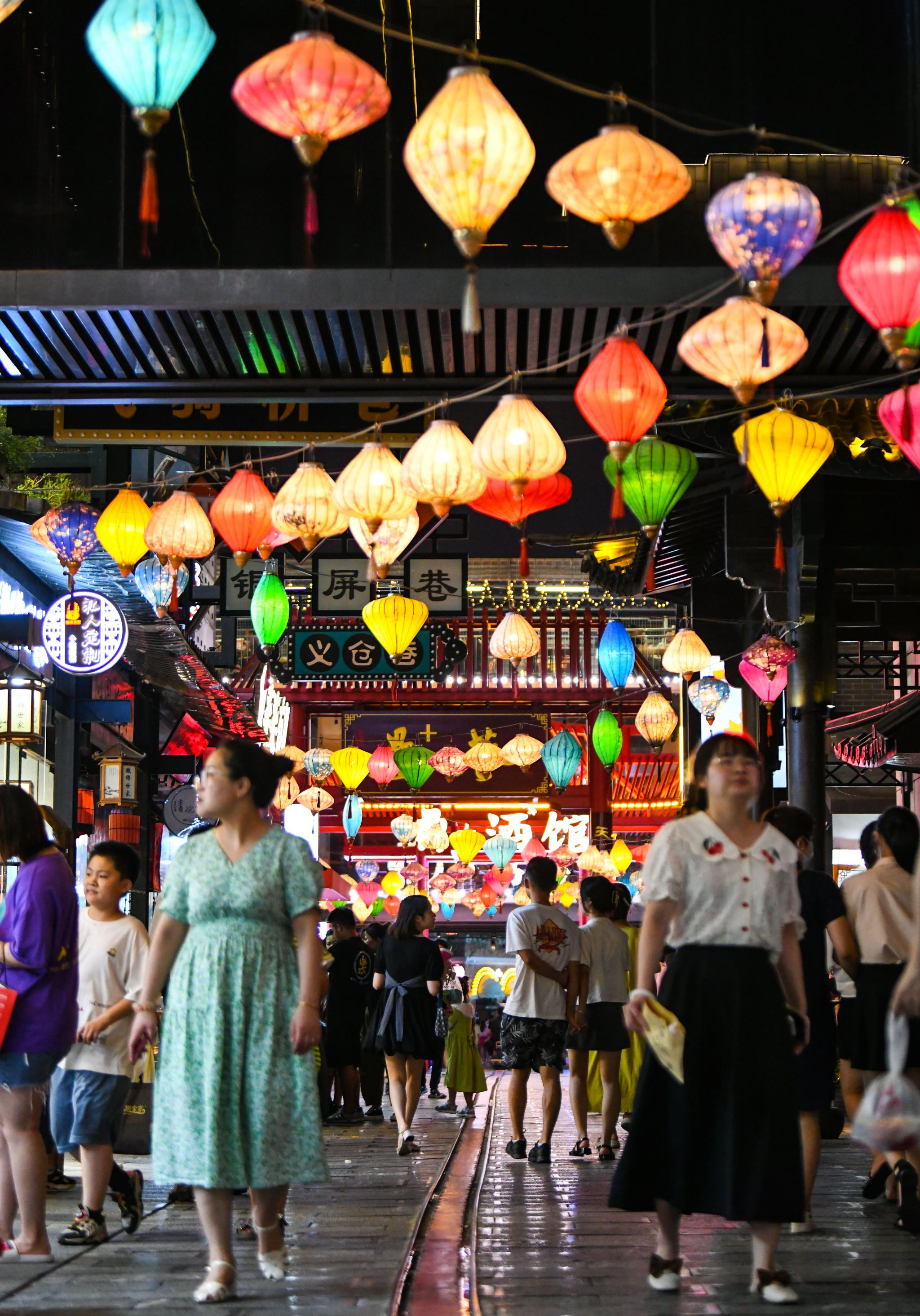 合肥罍街袅袅烟火气升温缤纷夜经济