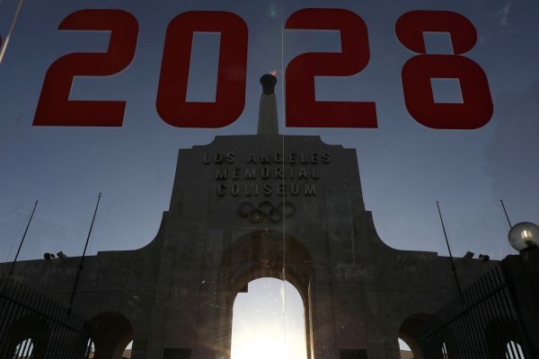 2017年9月13日，洛杉矶体育场庆祝当选2028年夏奥会举办城市。（路透社）