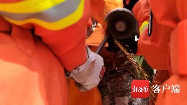 突发！东方市一男子被钢筋贯穿身体！伤口靠近心脏…休闲区蓝鸢梦想 - Www.slyday.coM