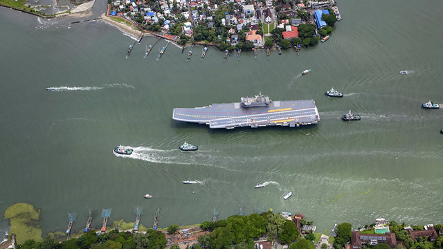 印度“超日王”号航母在印海岸附近发生火灾休闲区蓝鸢梦想 - Www.slyday.coM