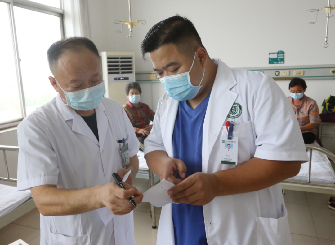 “看哭了，又笑了”…看到早报报道后，10万网友给他点赞！休闲区蓝鸢梦想 - Www.slyday.coM