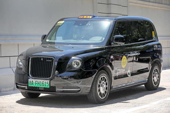 别怀疑黄色taxi顶灯黑色英伦风就是杭州新款出租车已投放150辆