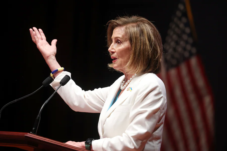 英国《金融时报》披露美国众议院议长佩洛西计划于8月初窜访台湾后,在