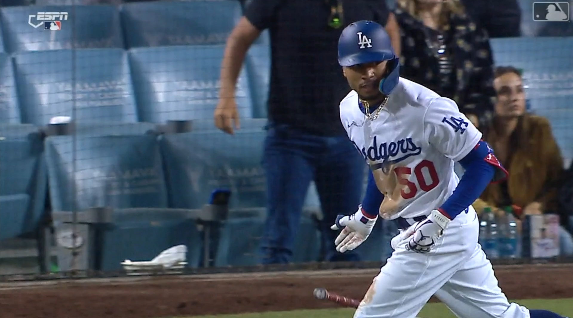 穆奇贝茨mookiebetts今天用攻守俱佳的好表现带领球队逆转击败世仇先