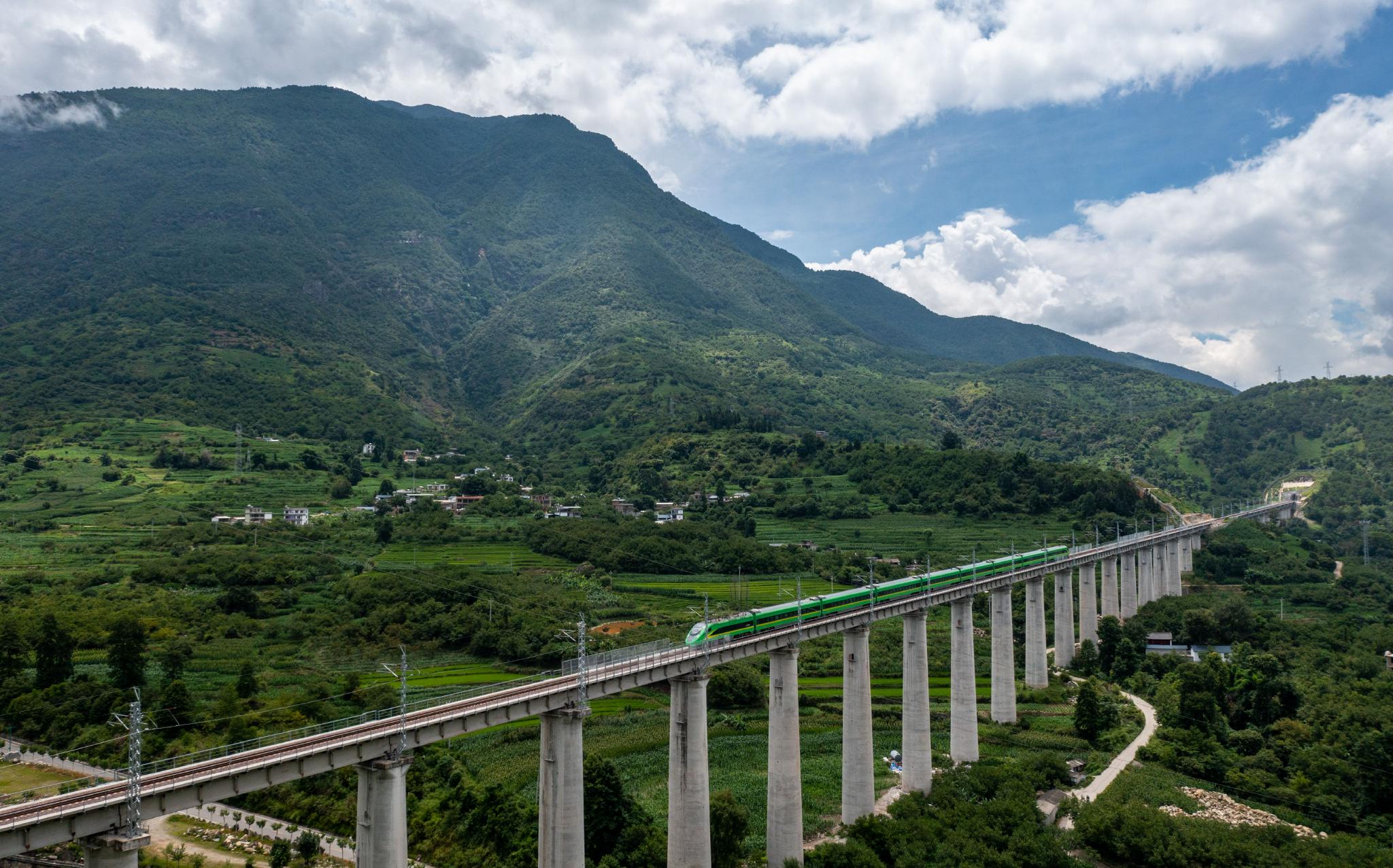 大瑞铁路大理至保山段开通