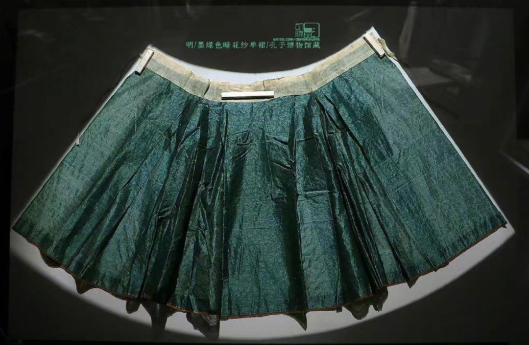 这条明代马面裙,让我们领略"华夏"何为"华"