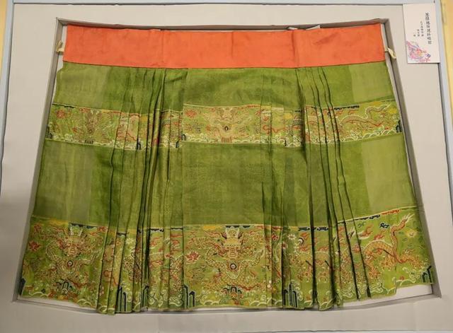 这条明代马面裙可太美了,细节惊艳