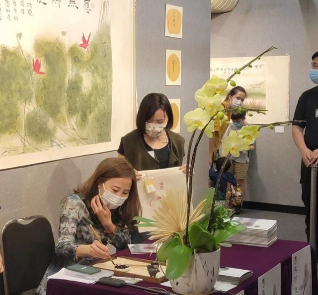 期待!香港知名女星以新形象复出,曾传嫁富商:还未结婚享受单身|兰茜|艺术家|曾志伟|洗发露|过往_新浪娱乐_新浪新闻